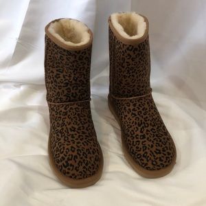Ugg leopard print boots size US 7